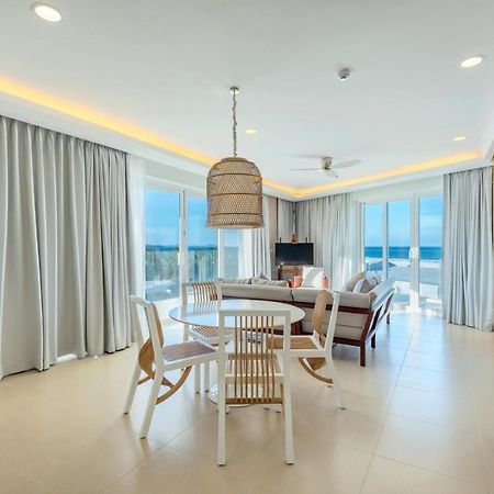 Aqua Boracay Hotel Balabag  Exterior foto A living room at the Ritz-Carlton, Key West